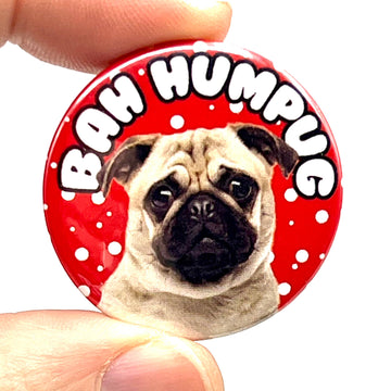 Badge épingle de Noël inspiré par le carlin Bah Humpug