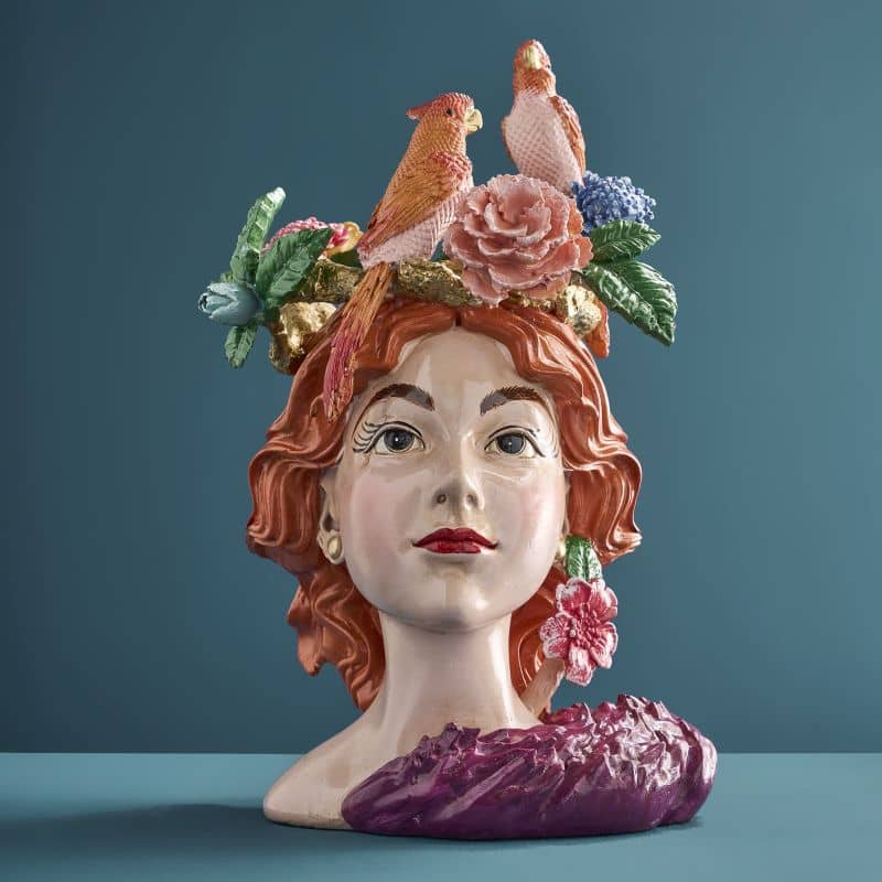 Vase femme aux perroquets en résine