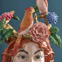 Vase femme aux perroquets en résine