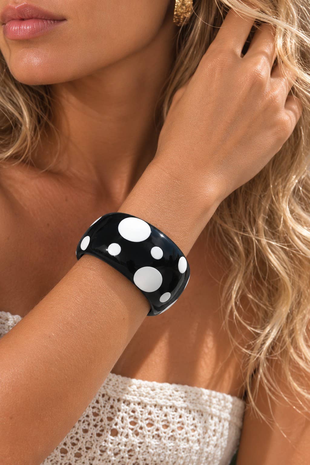 Bracelet Jonc Résine – Noir à Pois blancs